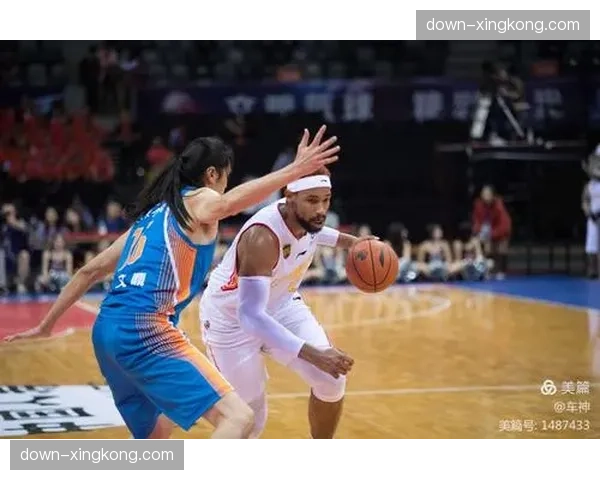 深圳新世纪遇强则强特点鲜明 外线投射威胁联盟顶级 深圳新世纪遇强则强特点鲜明 外线投射威胁联盟顶级