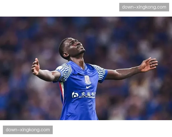 申花双塔战术显威但防线存隐忧,斯卢茨基高位压迫身后空档过大 申花双塔战术显威但防线存隐忧,斯卢茨基高位压迫身后空档过大